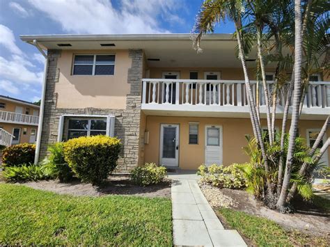 Village Royal On The Green homes for sale in Boynton Beach FL.